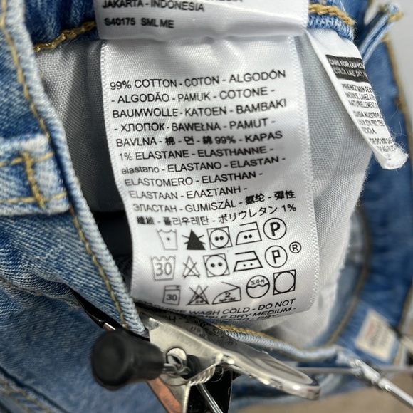 Levi's Premium Ribcage Short Tango Beach size 27 Button front Cheeky shorts - Picture 7 of 12